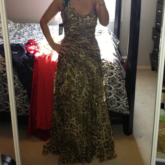 Tony Bowls gown. Color Green Leopard. Size 10. - Picture 7 of 11